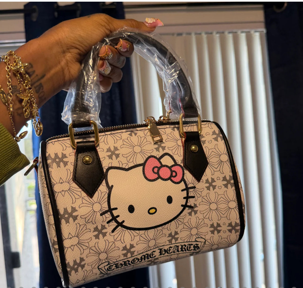Small pillow bags (comes with a strap)
