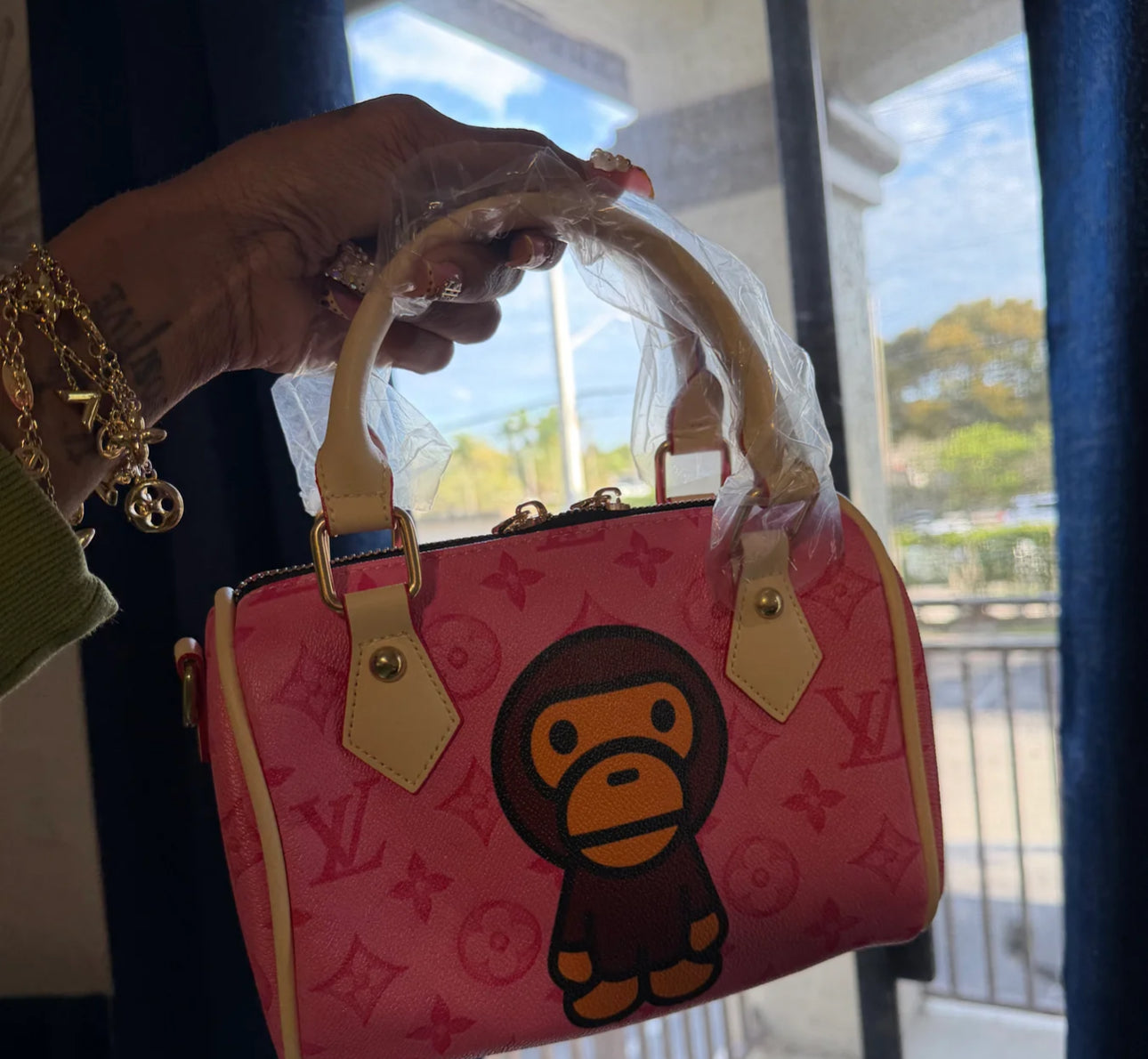 Small pillow bags (comes with a strap)